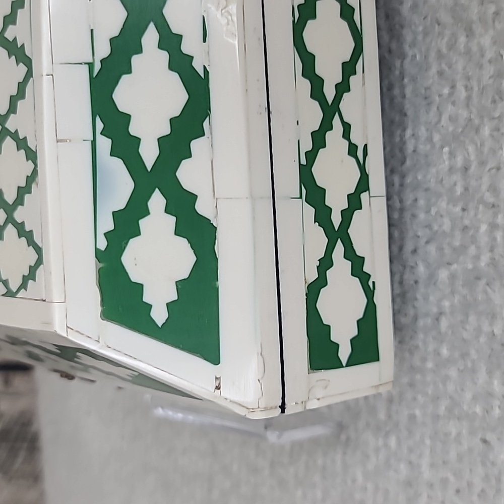 Vintage Handcrafted Bone Inlay Decorative/Jewelry Box in Cream/Green - Picture 12 of 17